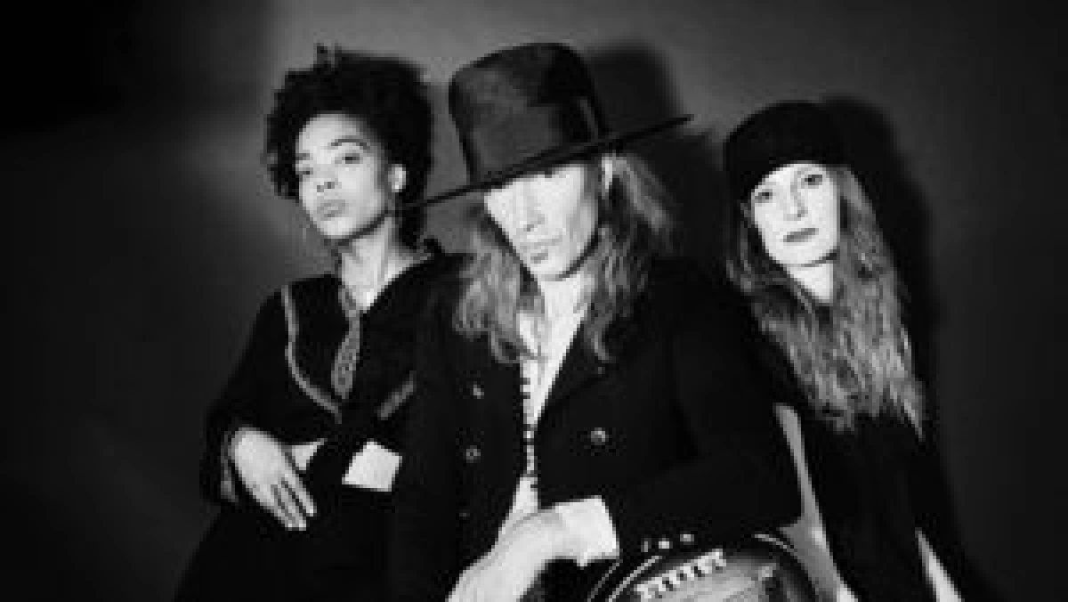 Stef Kamil Carlens & The Poem